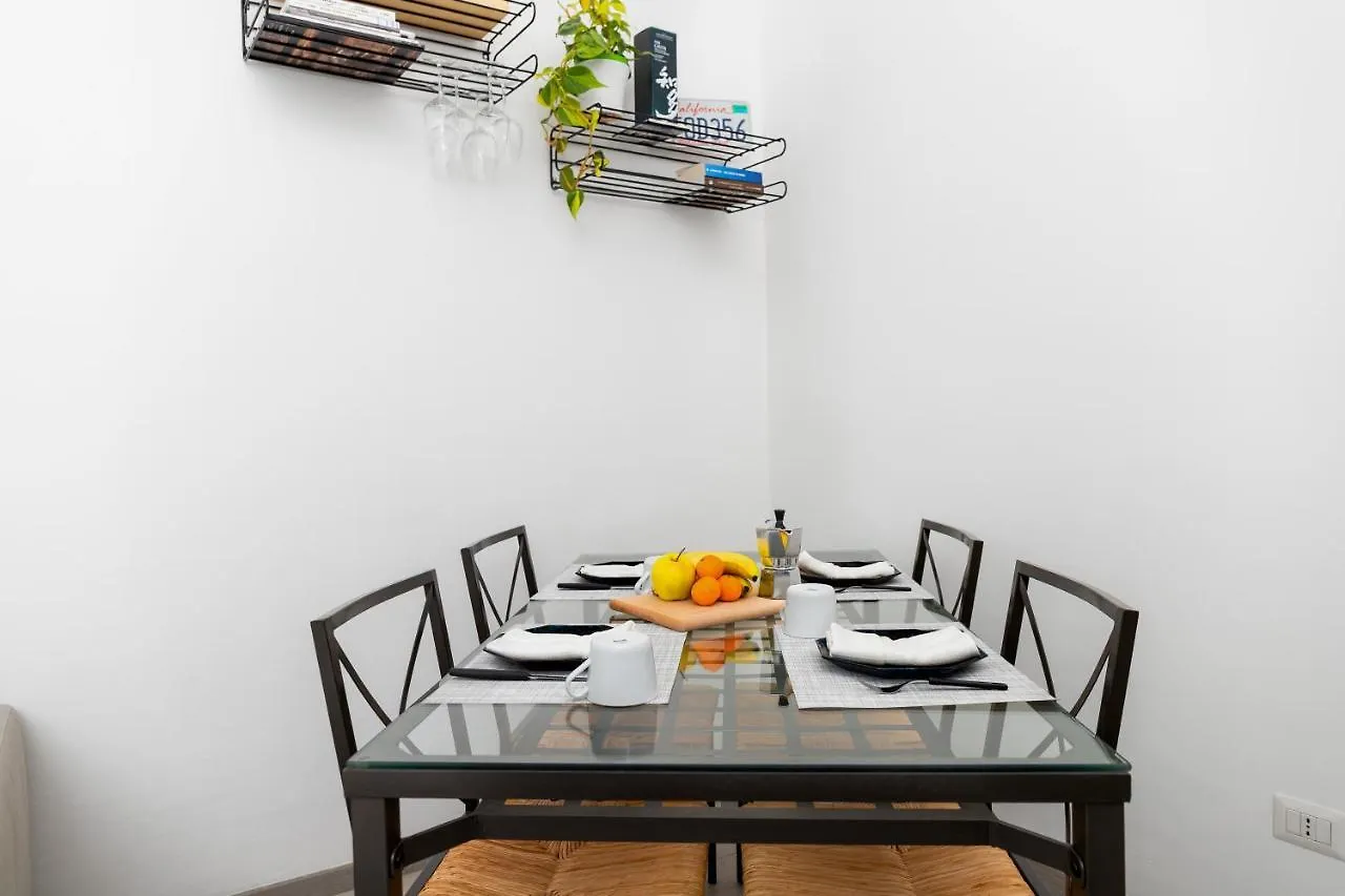 Apartament Giardino San Siro Stadium - Free Parking, Private Garden Mediolan